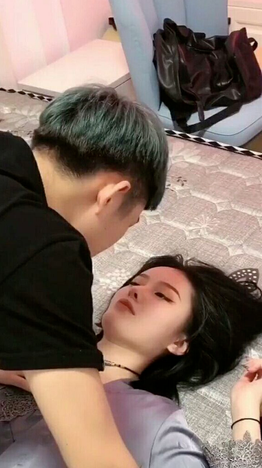 我的霸道美女房东(1080)